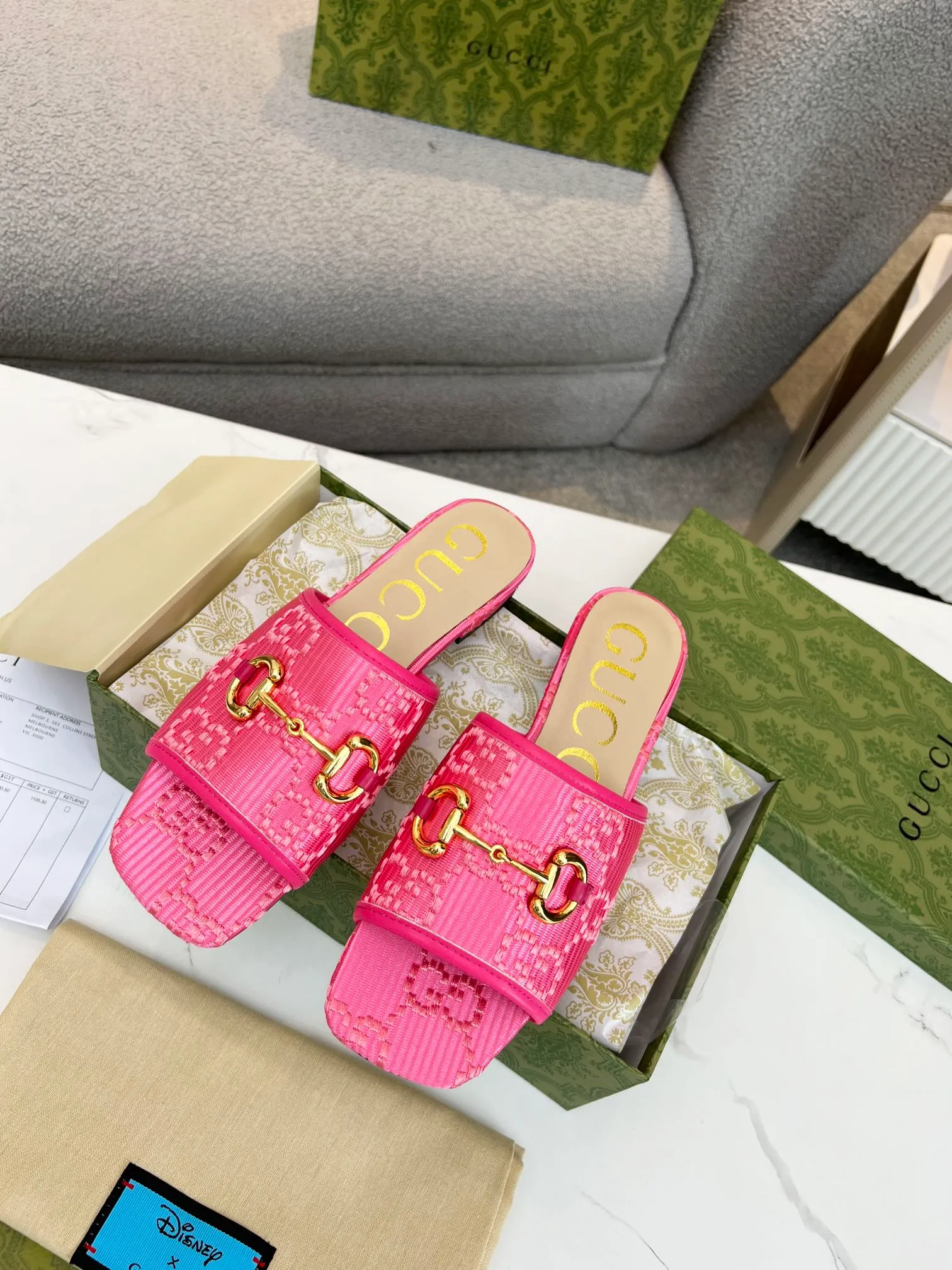 👟👟Ex-factory price 320👟👟 Genuine leather sole +30 👑GUCCI official website's latest hot model, the North Face cooperation model 2023 spring and summer sandals, top quality sale Purchase genuine product development. The material and craftsmanship are consistent with the original version (welcome to compare) Upper: Original jacquard double G cloth ➕Electric embroidery font ~ One-word upper Lining: Mixed sheepskin Outsole: Italian private mold rubber outsole Bottom thickness: flat Size number: 35-43